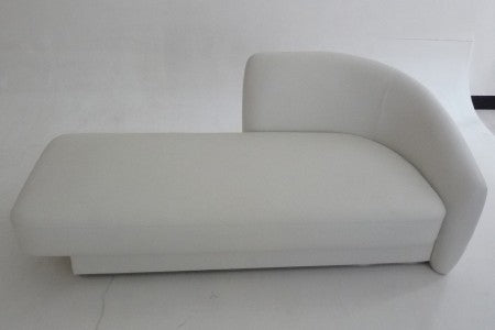 TouchAmerica Well-Lounge Convertible Treatment Table