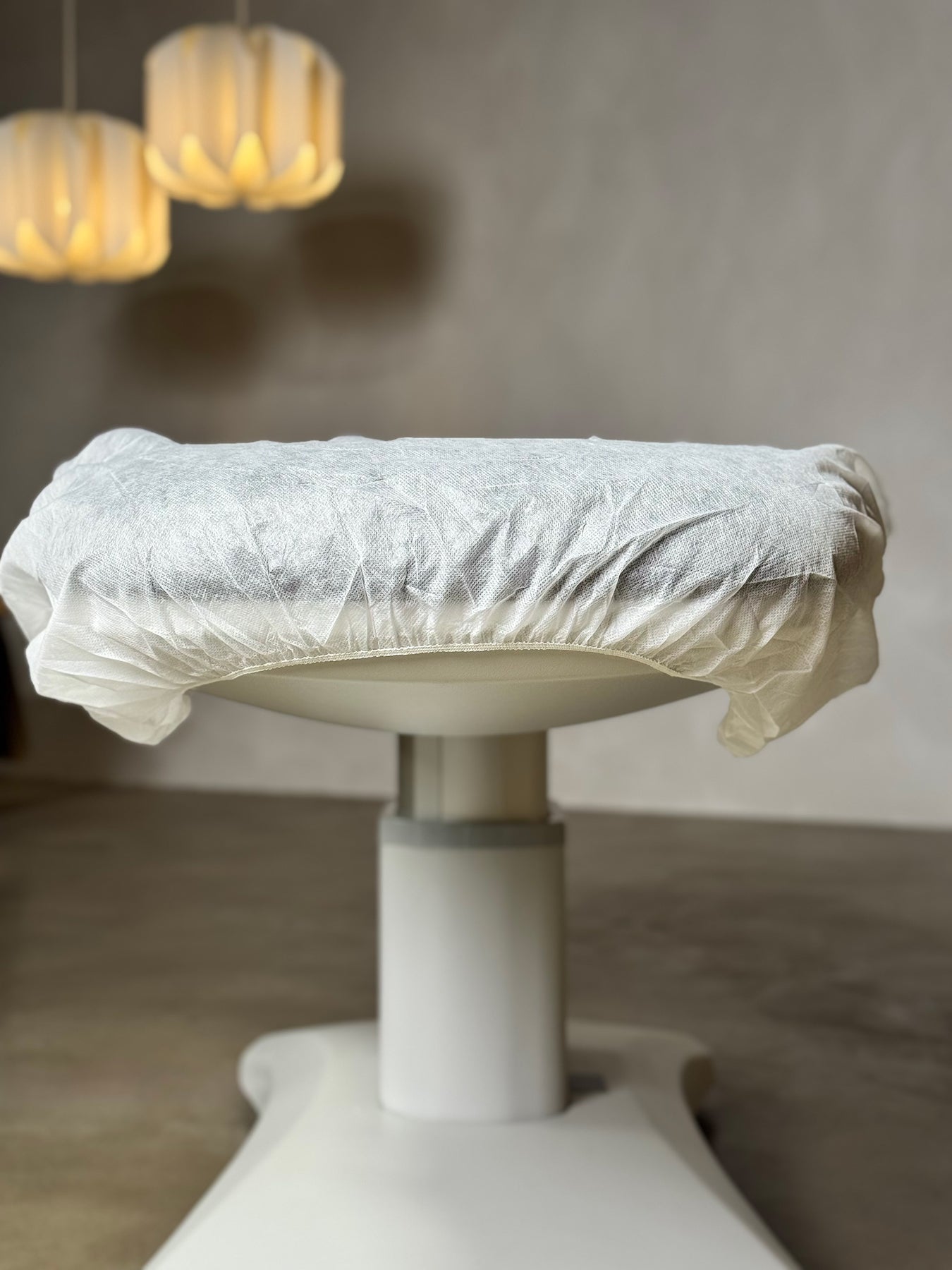 fitted disposable bed sheet smooth surface on facial bed treatment setup
