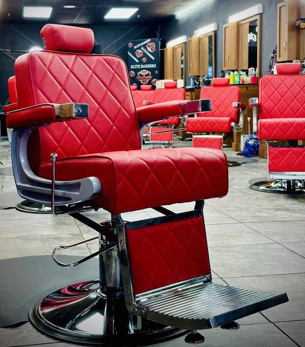 Elegant AYC King Barber Chair – classic barber chair with modern functionality and chrome accents