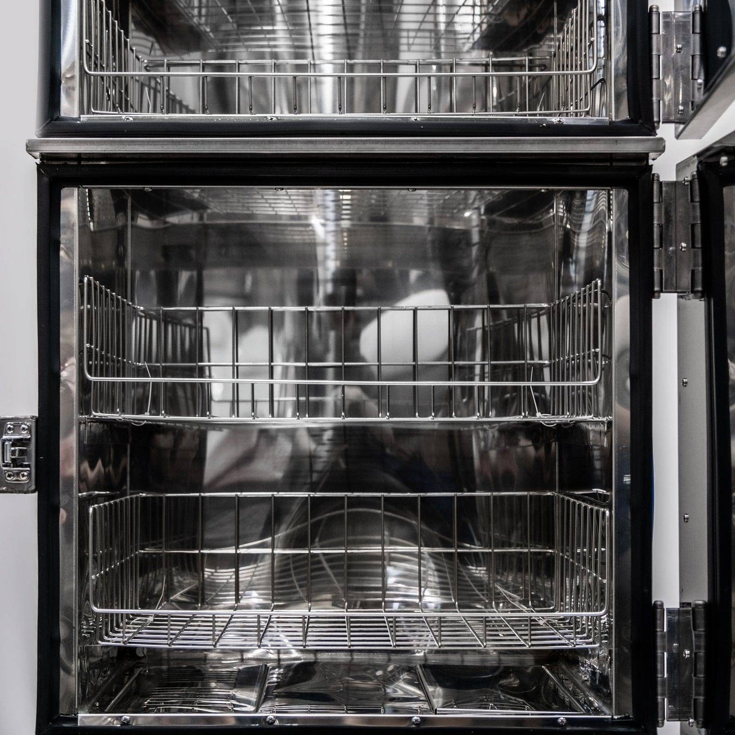 Durable AYC Dermalogic Towel Steamer 360 with easy‑access door