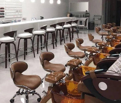 Durable salon chair with modern design